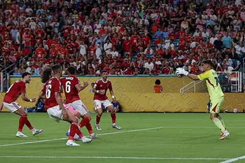 أوستاري.. الإصابات دفعته للاعتزال 3 مرات.. وعاد ليبدع ضد الأهلي